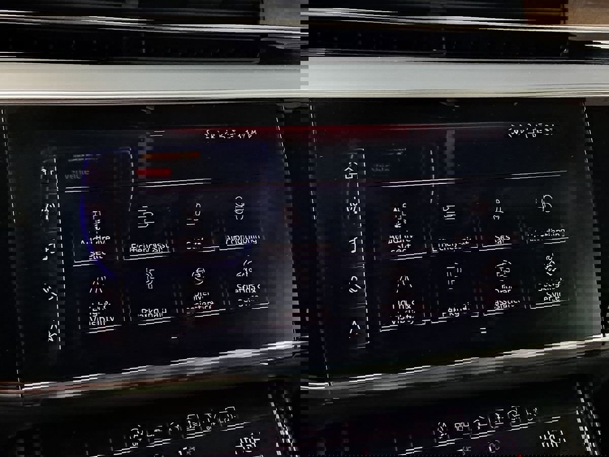 Used 2021 Audi A8 L 4.0T w/ Executive Plus Package image 52