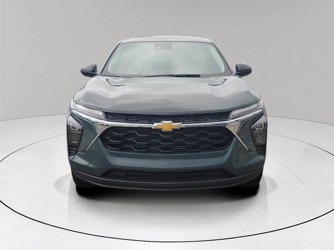 Used 2025 Chevrolet Trax LS image 2