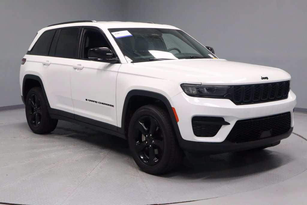 Used 2023 Jeep Grand Cherokee Altitude