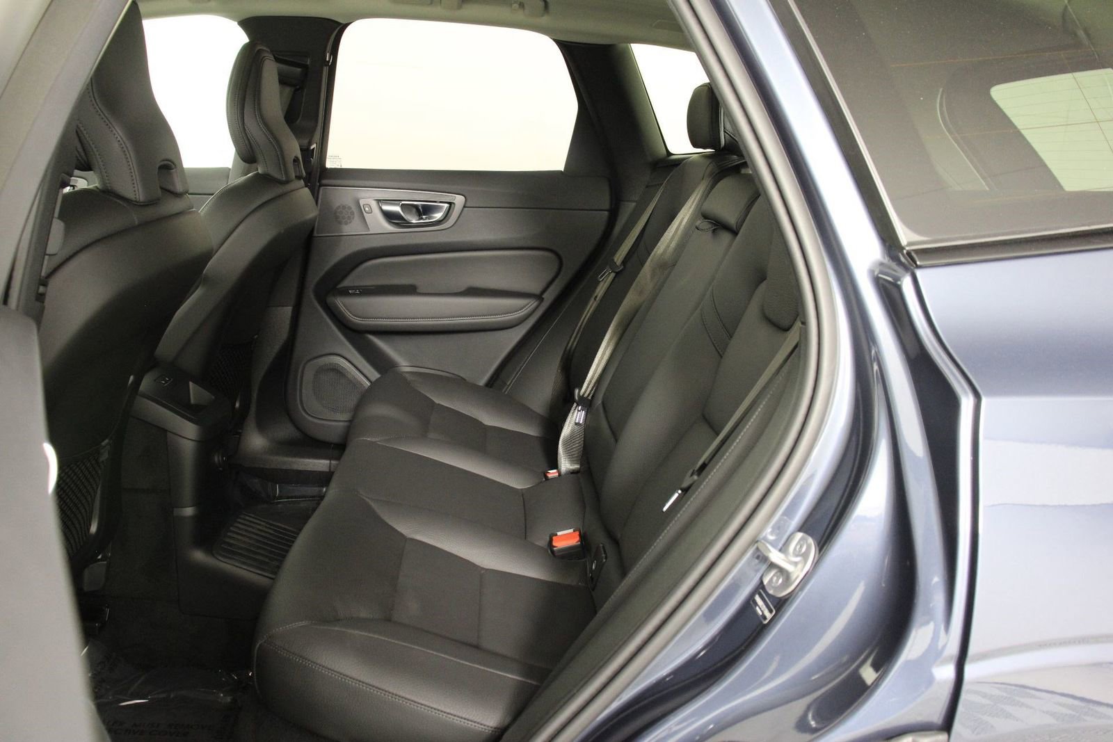 Certified 2025 Volvo XC60 T8 Plus w/ Protection Package Premier image 32