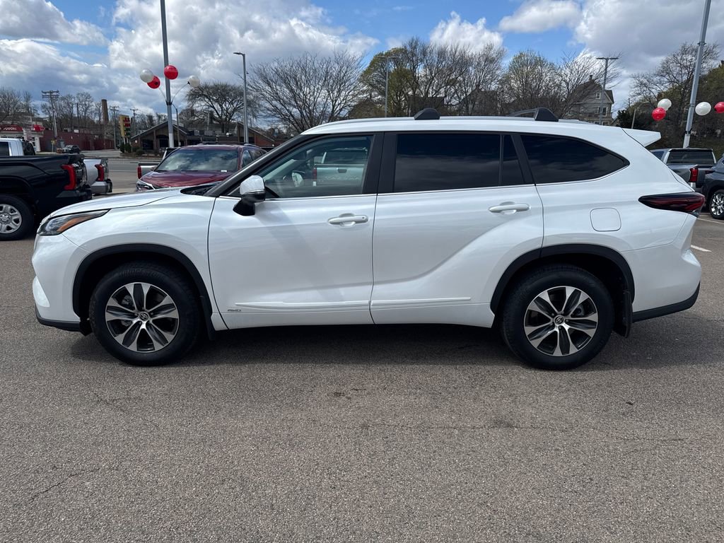 Used 2026 Toyota Highlander XLE image 4