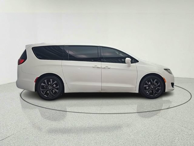 Used 2018 Chrysler Pacifica Touring Plus w/ S Appearance Package FWD image 7