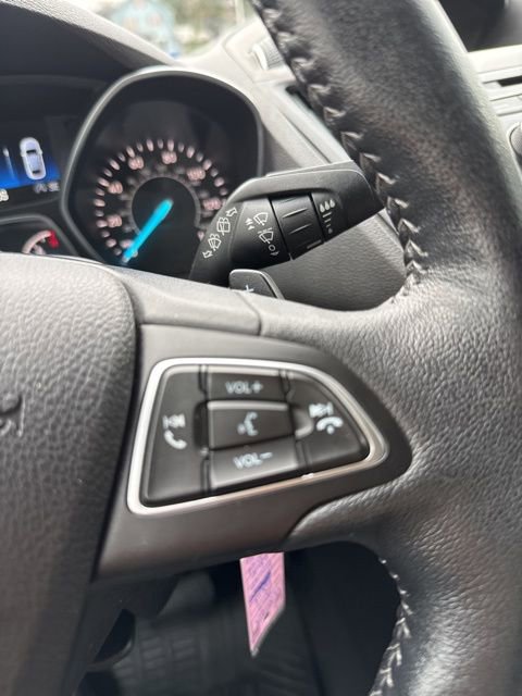 Used 2017 Ford Escape SE w/ SE Sport Appearance Package image 24