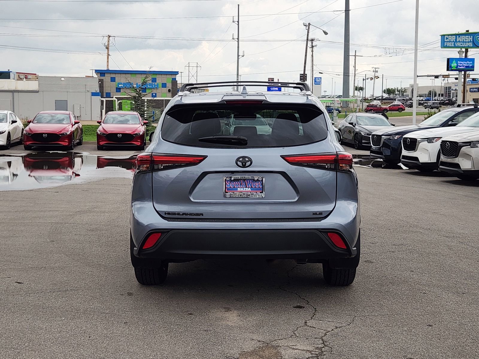 Used 2023 Toyota Highlander XLE FWD image 8