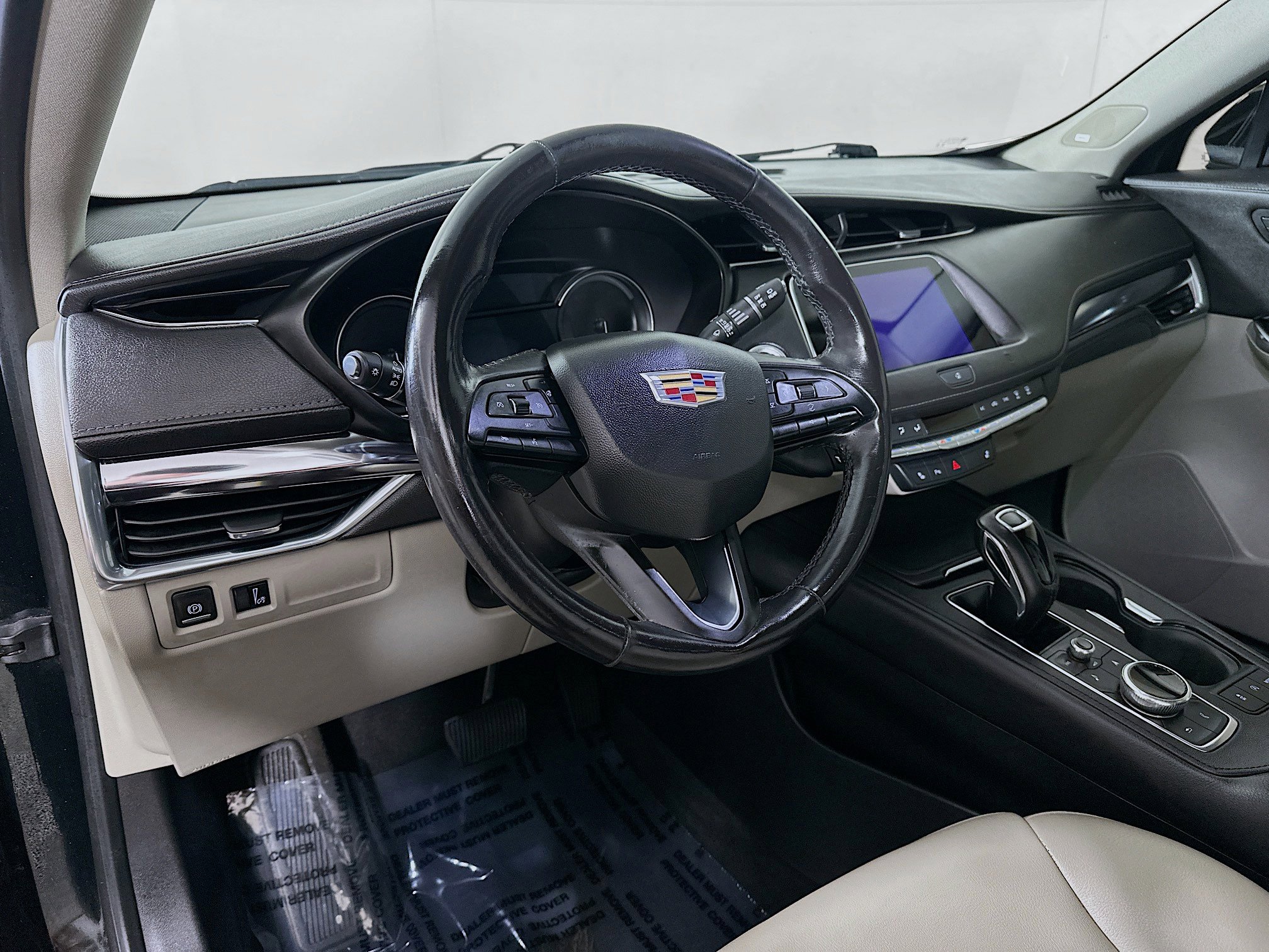 Used 2019 Cadillac XT4 Luxury w/ Cold Weather Package AWD/4WD image 9