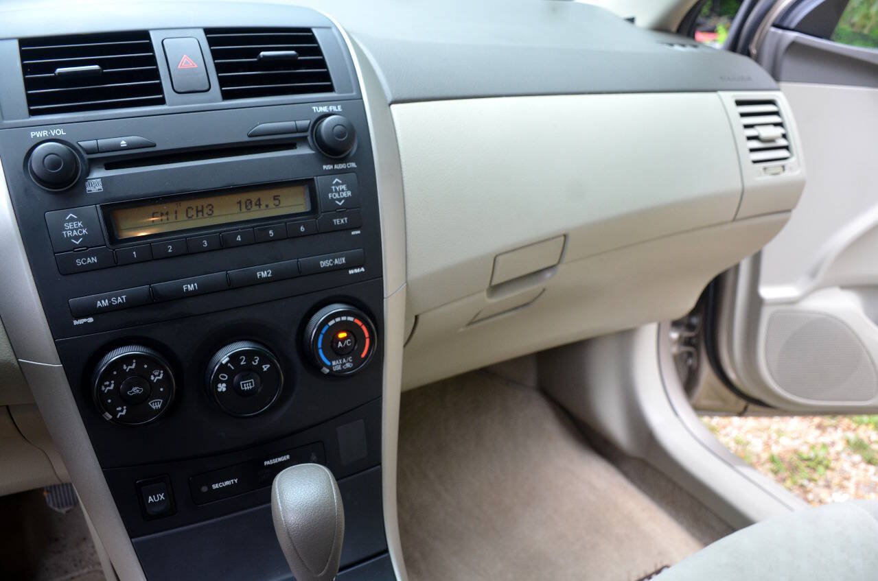 Used 2009 Toyota Corolla LE FWD image 14