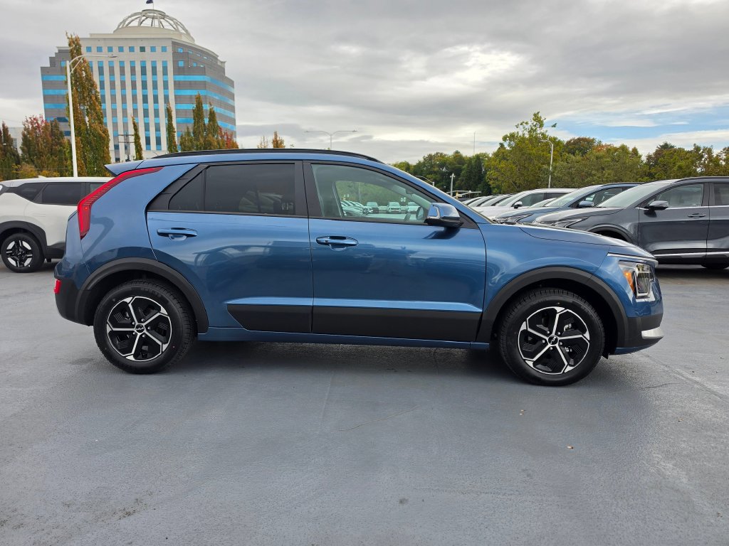 Certified 2025 Kia Niro EX FWD image 2