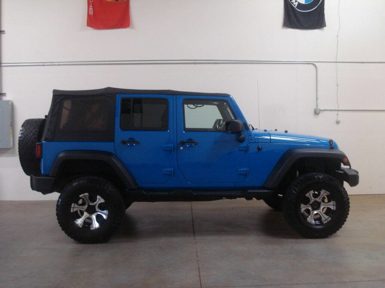 Used 2011 Jeep Wrangler Unlimited Sport image 1