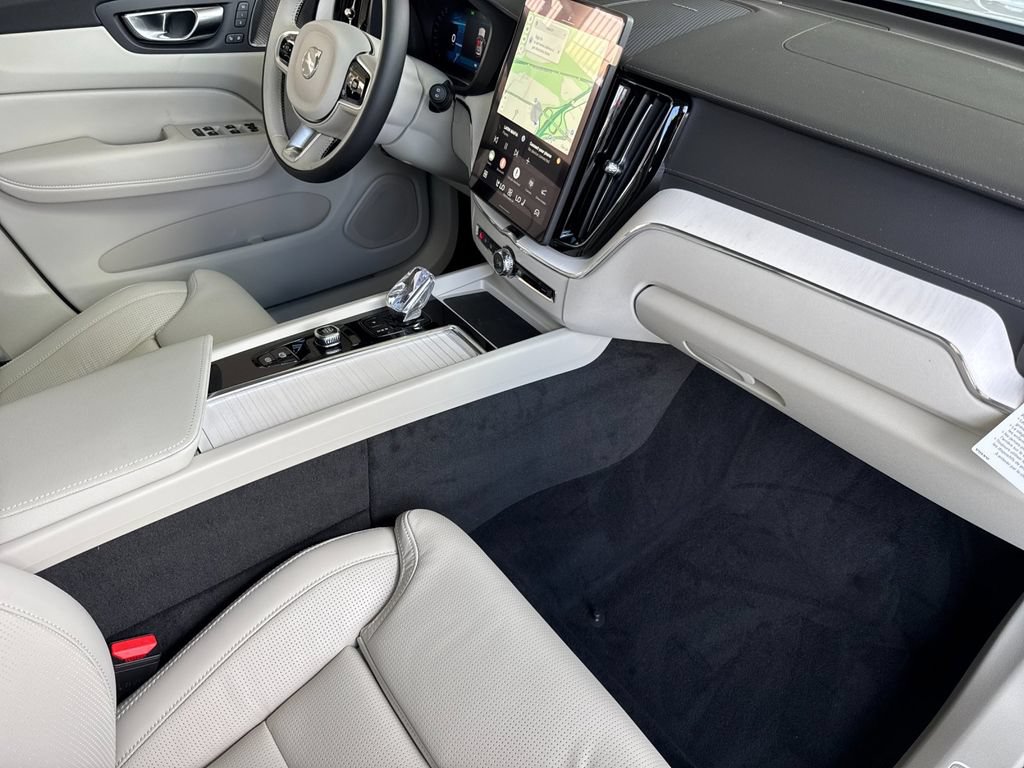 New 2026 Volvo XC60 T8 Ultra w/ Protection Package Premier AWD/4WD image 15