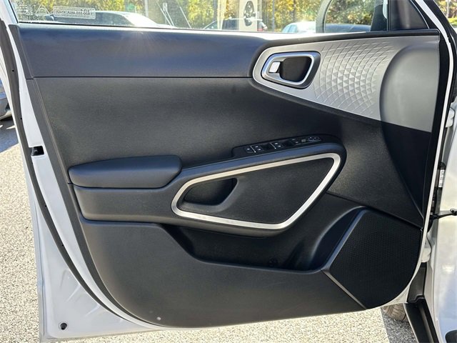 Certified 2023 Kia Soul LX w/ Option Group 015 image 13