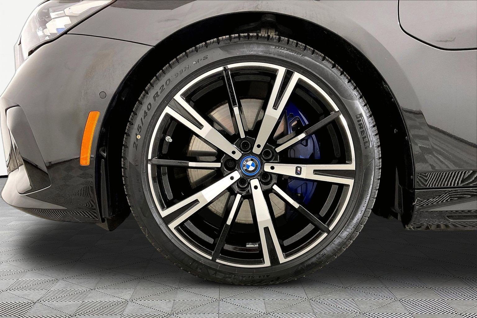 Certified 2025 BMW 550e xDrive w/ Premium Package AWD/4WD image 13