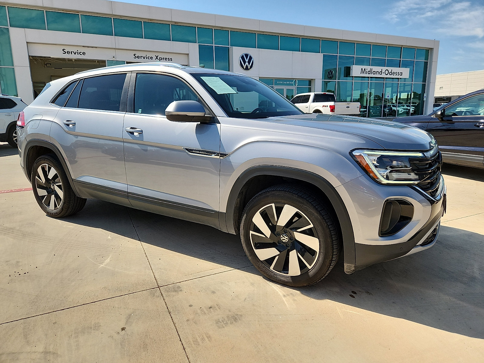 Certified 2025 Volkswagen Atlas Cross Sport SE FWD image 8