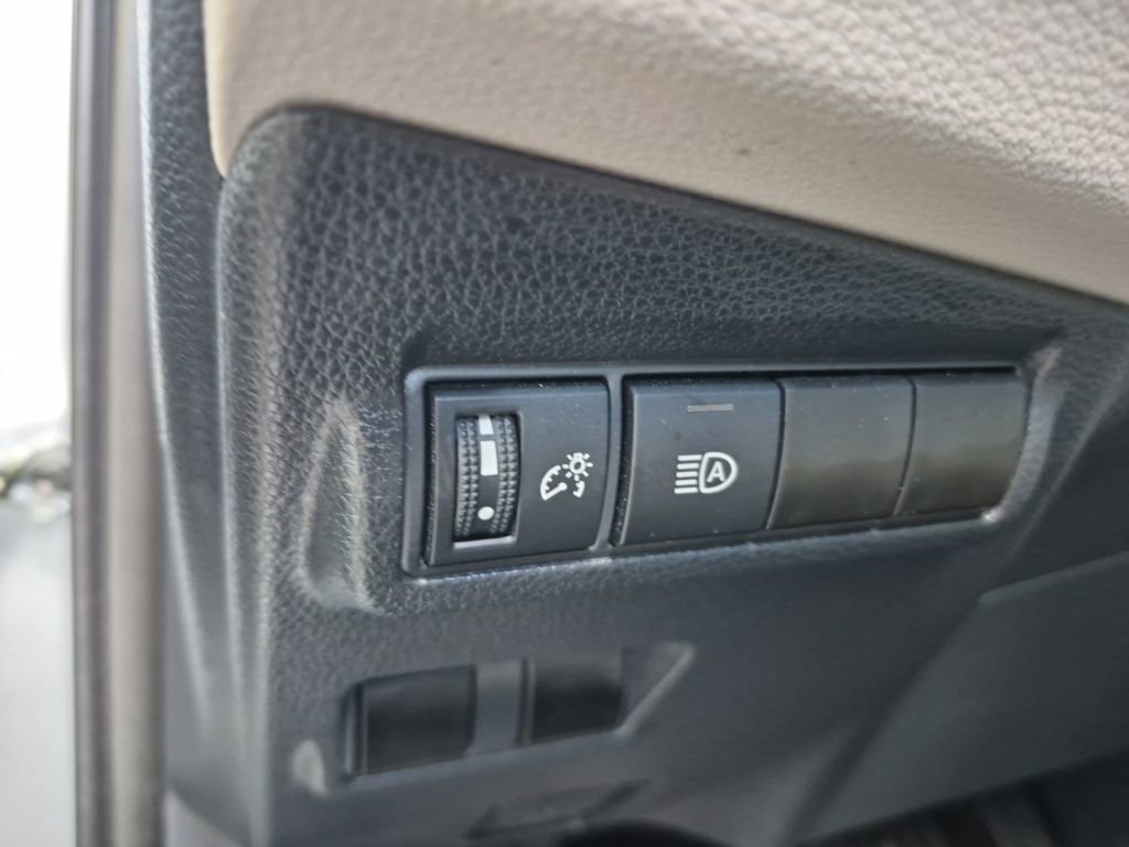 Used 2024 Toyota Corolla Cross LE image 16