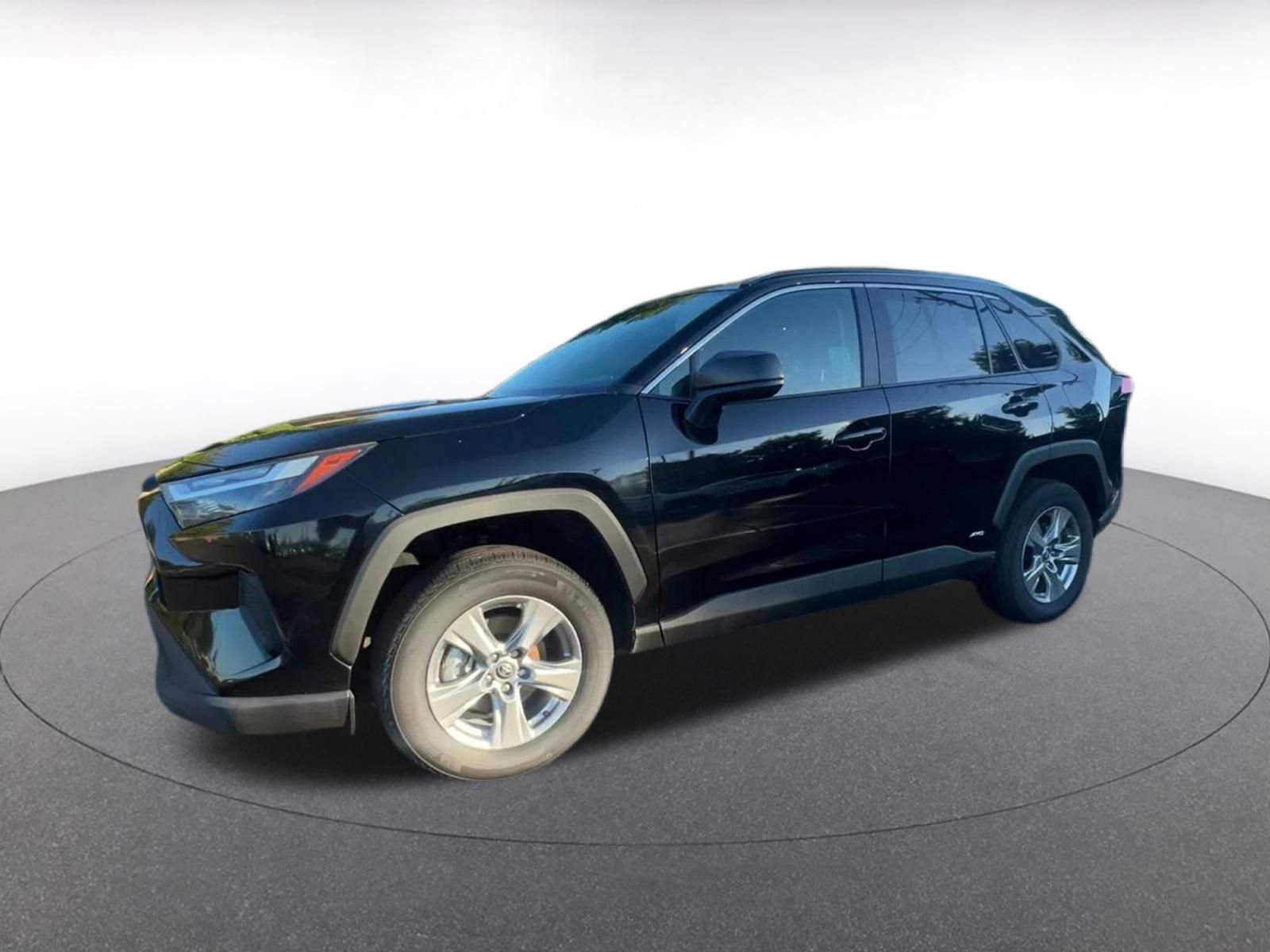 Used 2025 Toyota RAV4 LE image 4