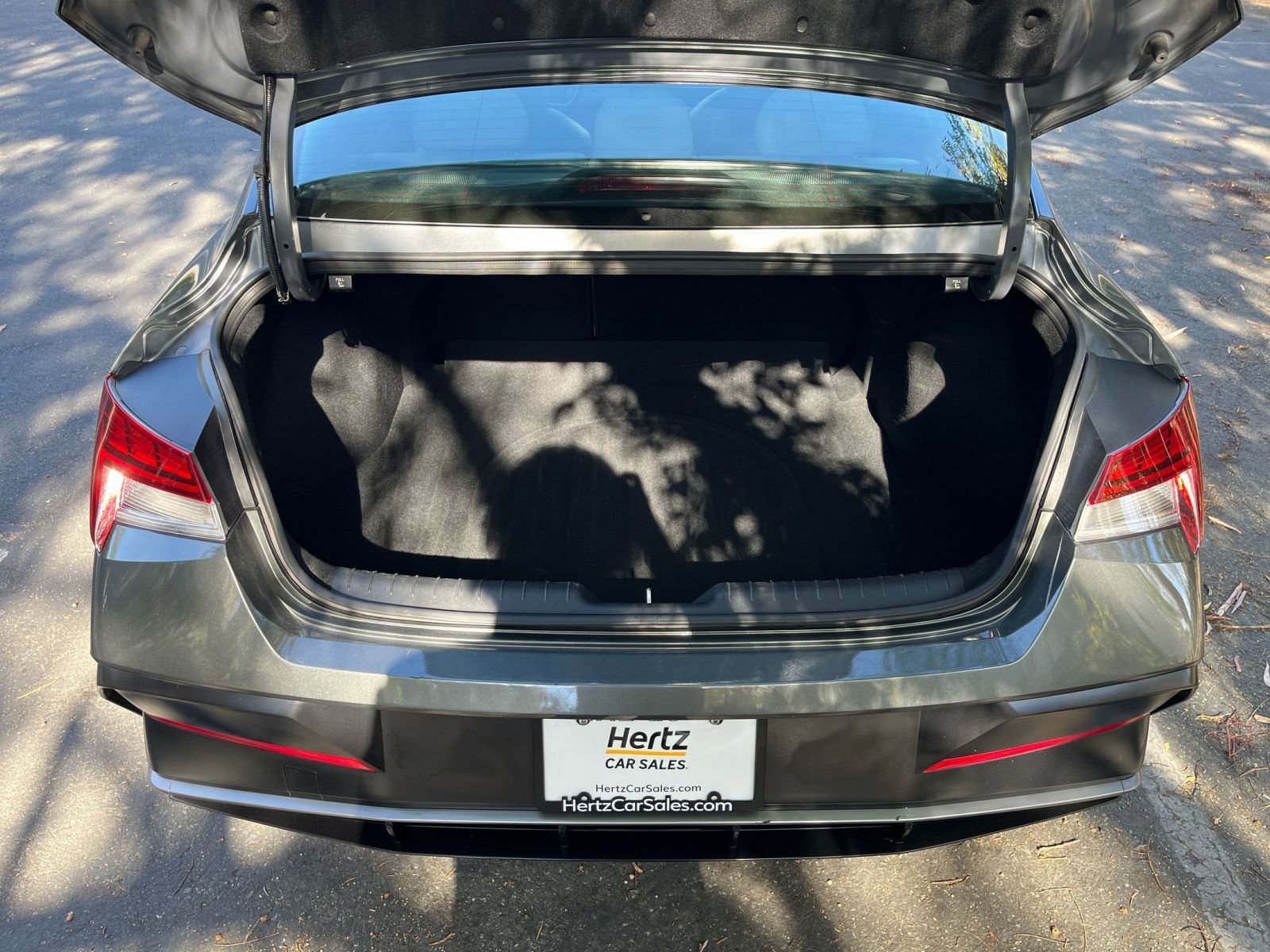 Used 2025 Hyundai Elantra Limited image 30