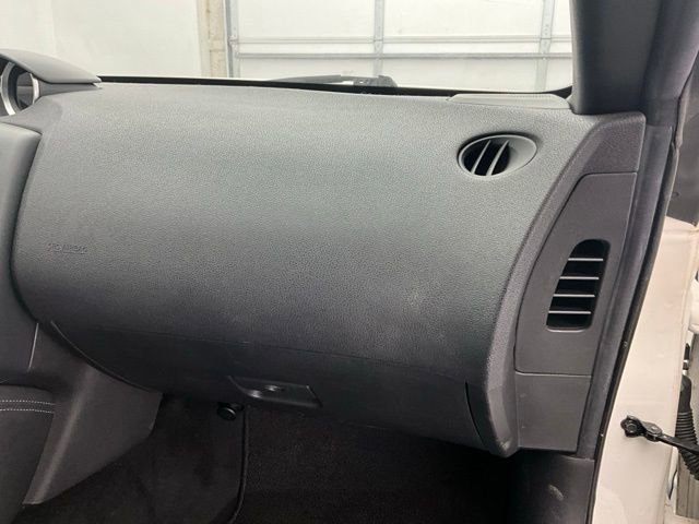 Used 2016 Nissan 370Z Coupe RWD image 9