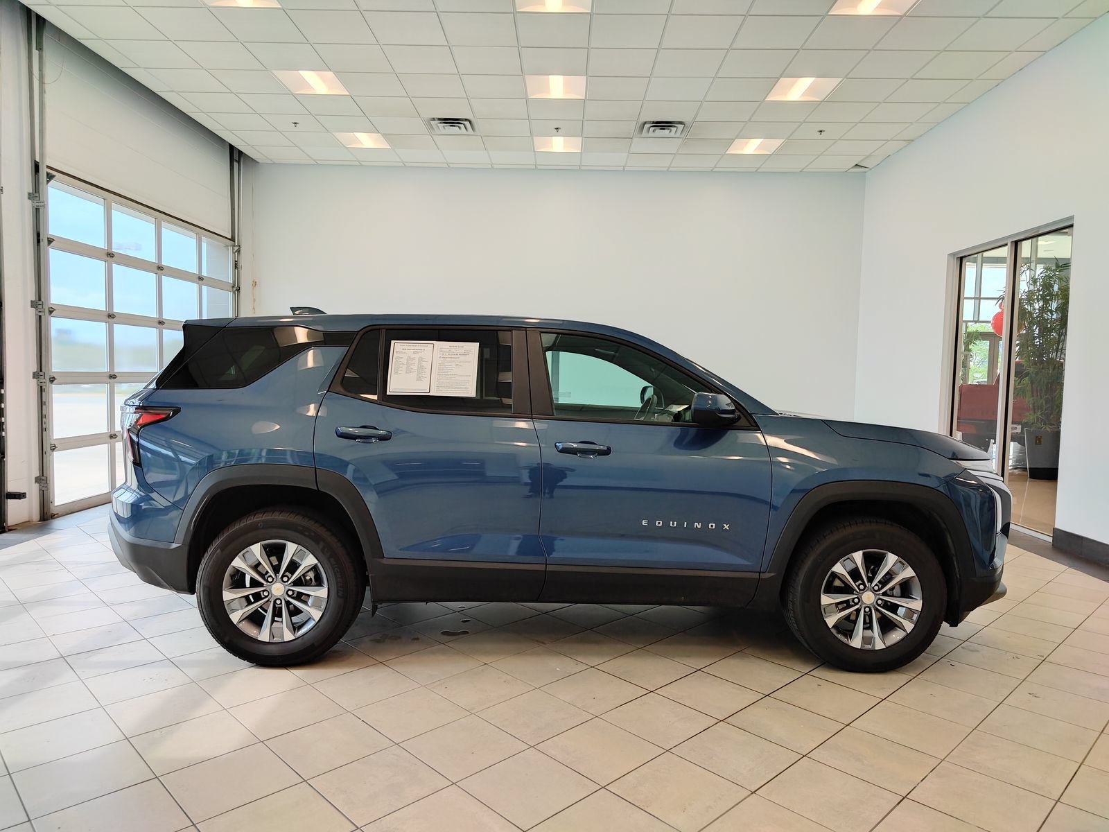 Used 2026 Chevrolet Equinox LT AWD/4WD image 2