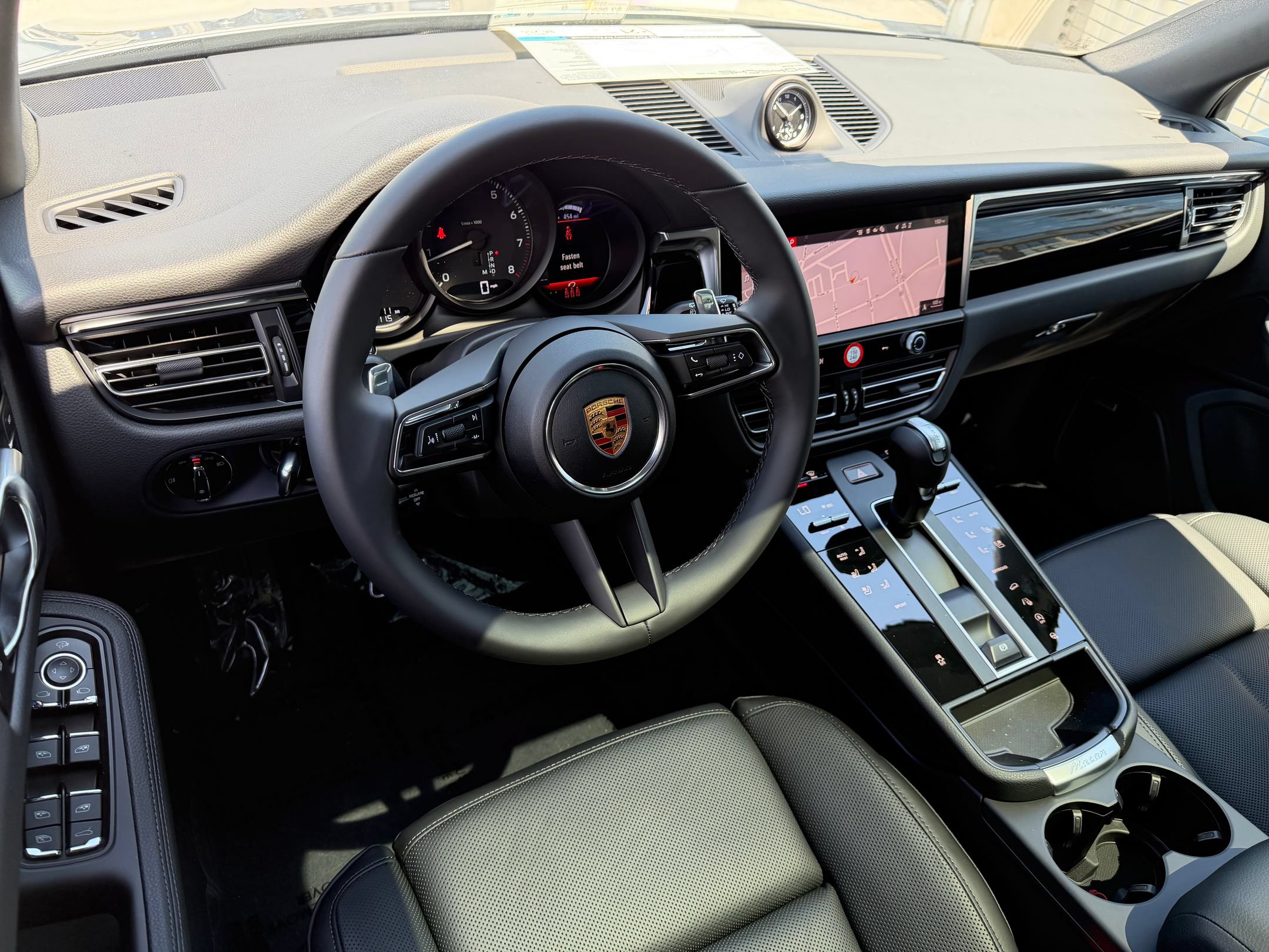Used 2026 Porsche Macan AWD/4WD image 4