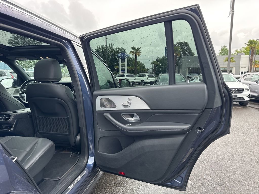Used 2025 Mercedes-Benz GLS 450 4MATIC image 17