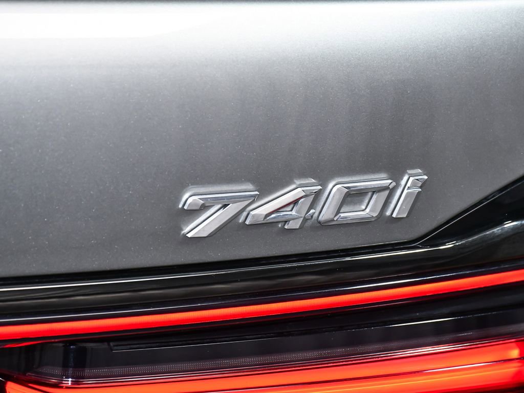 Used 2022 BMW 740i xDrive w/ M Sport Package image 99