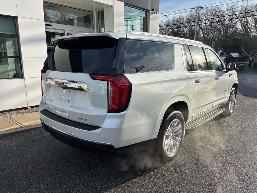 Used 2023 GMC Yukon XL SLT w/ SLT Luxury Package image 3