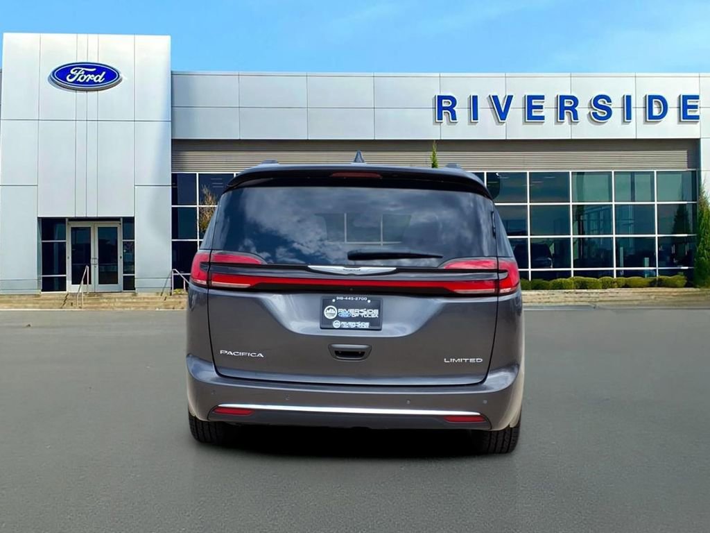 Used 2023 Chrysler Pacifica Limited FWD image 6