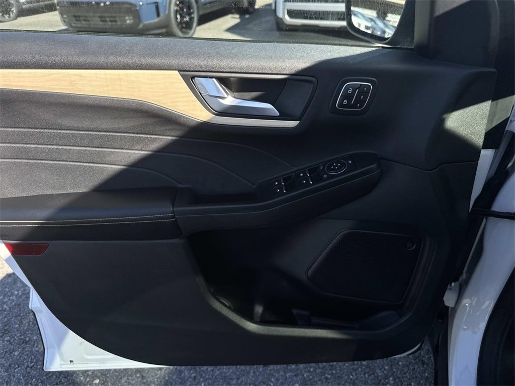 Used 2022 Ford Escape Titanium w/ Titanium Elite Package image 39