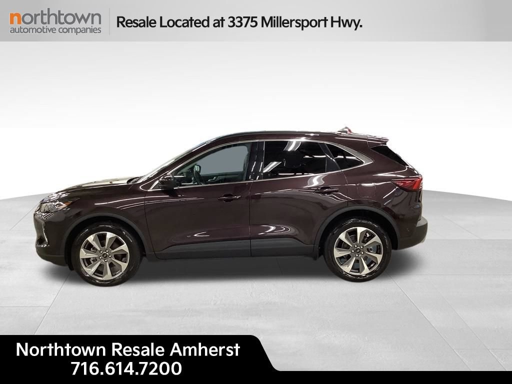 Used 2023 Ford Escape Platinum AWD/4WD image 2