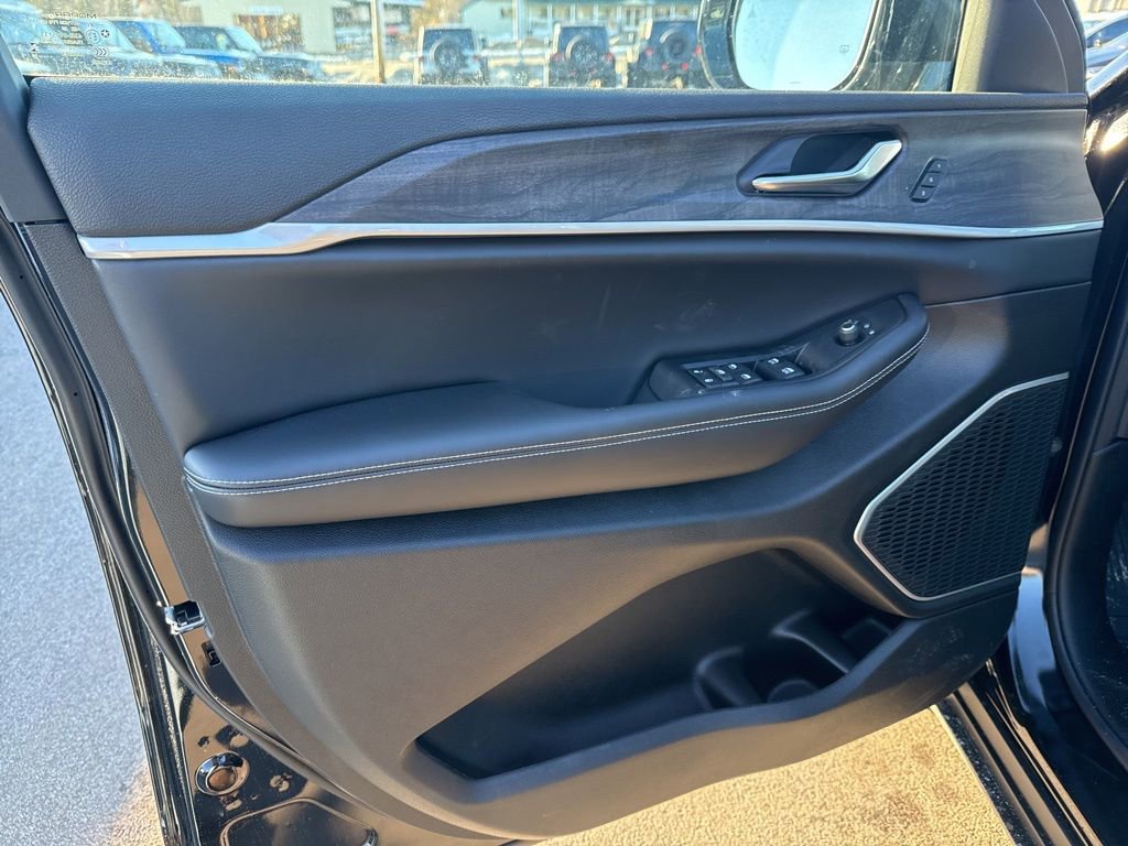 New 2026 Jeep Grand Cherokee Limited AWD/4WD image 19