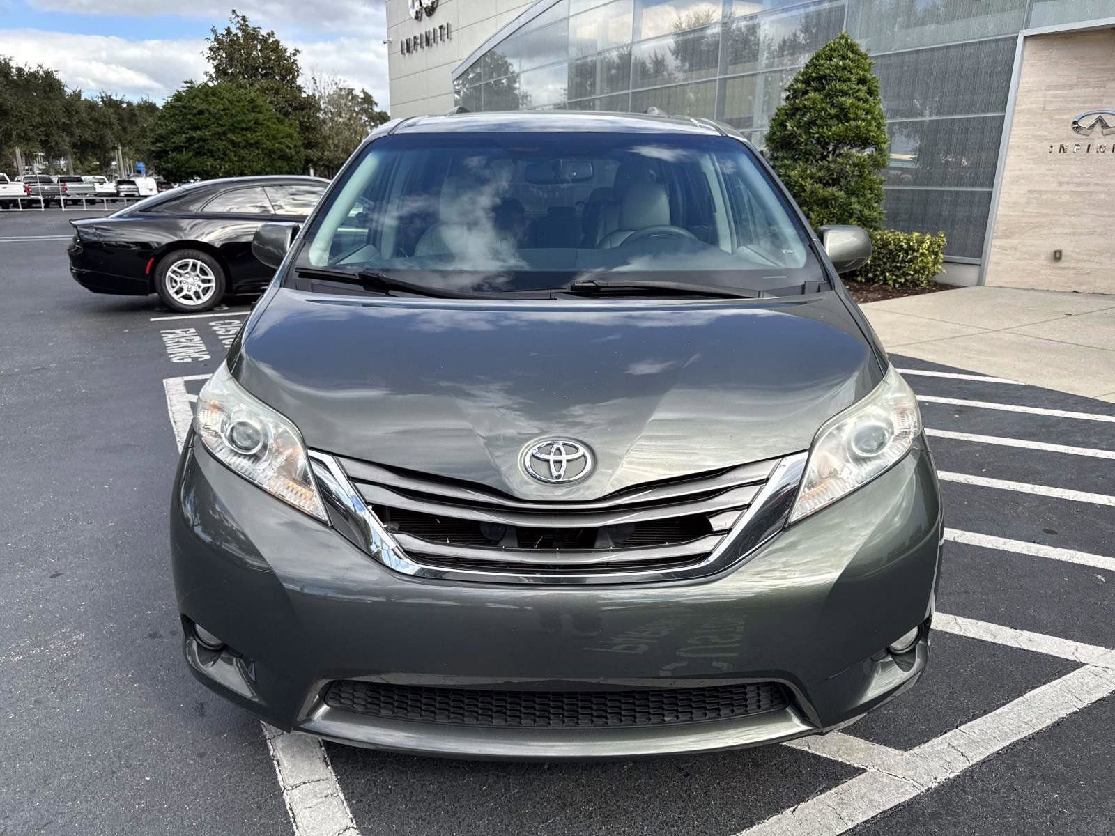 Used 2014 Toyota Sienna XLE image 6
