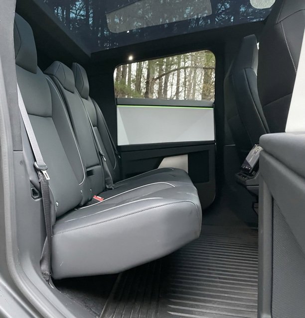 Used 2024 Tesla Cybertruck AWD Crew Cab image 18