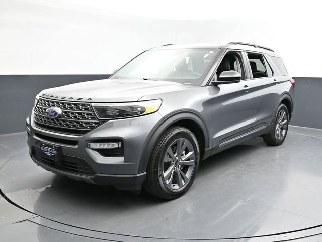 Used 2023 Ford Explorer XLT w/ Equipment Group 202A RWD image 3