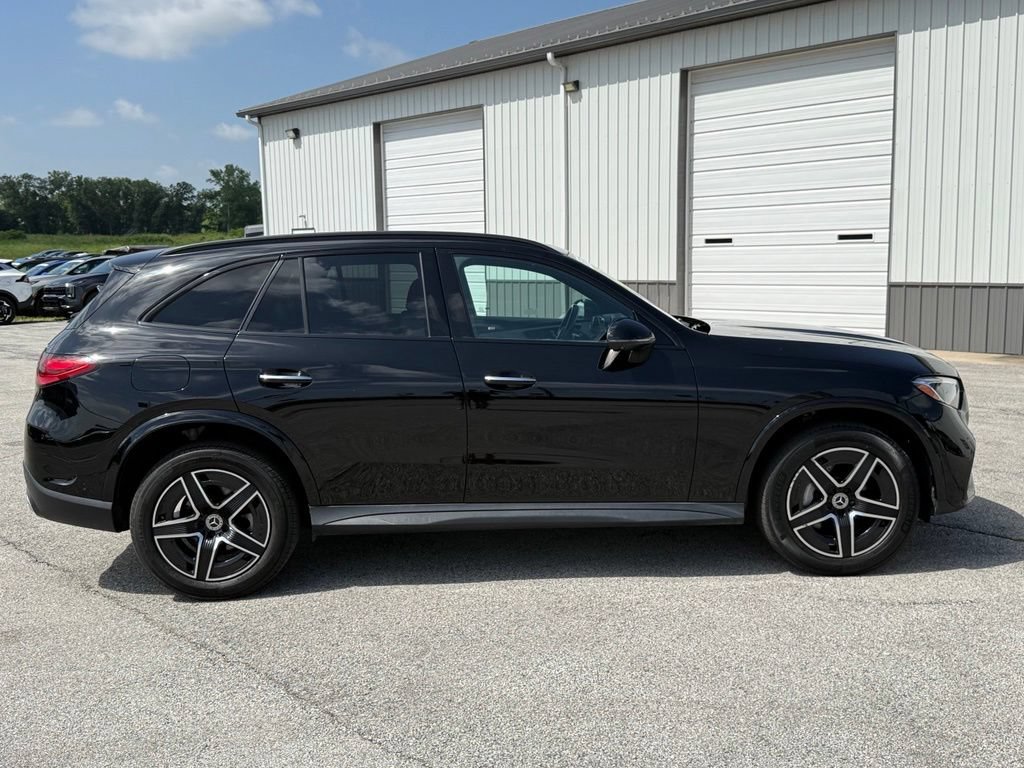 Used 2024 Mercedes-Benz GLC 300 4MATIC image 9
