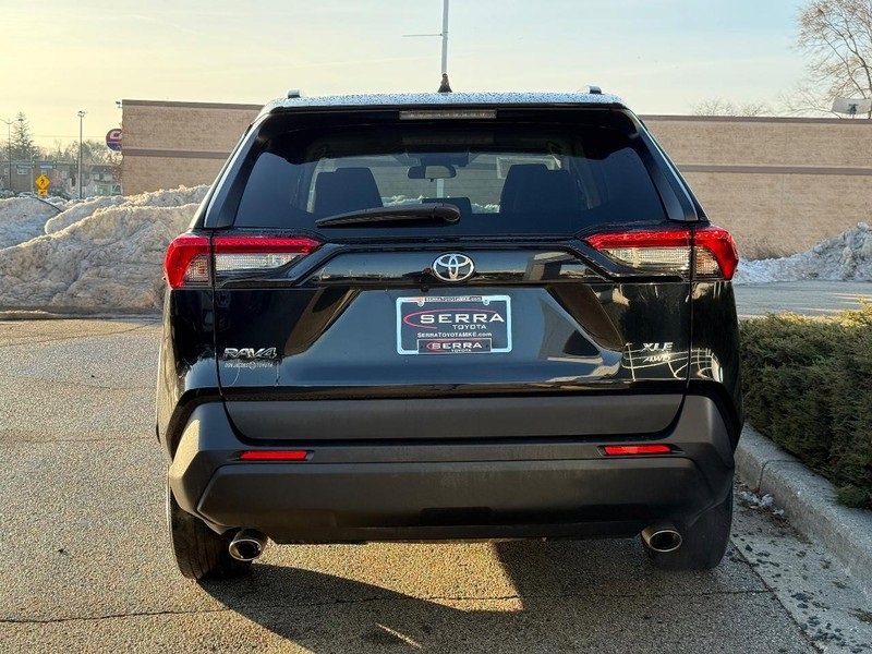 Used 2021 Toyota RAV4 XLE image 4