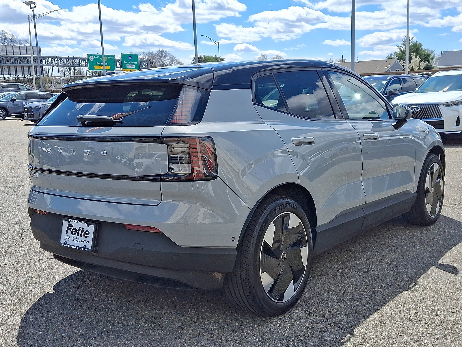 Used 2025 Volvo EX30 Ultra w/ Climate Package image 4