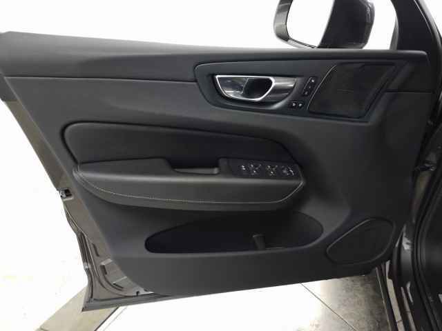 Certified 2023 Volvo XC60 B6 Ultimate w/ Climate Package image 16