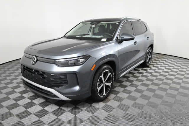 New 2026 Volkswagen Tiguan SE FWD image 2
