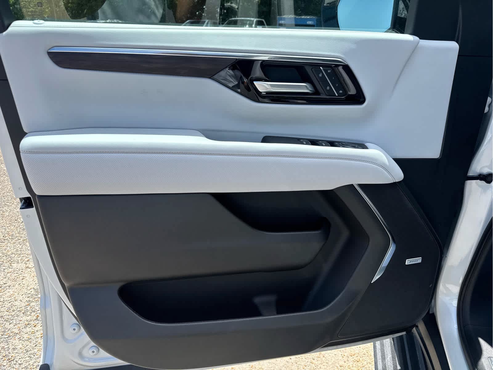 New 2025 Chevrolet Suburban Premier RWD image 23
