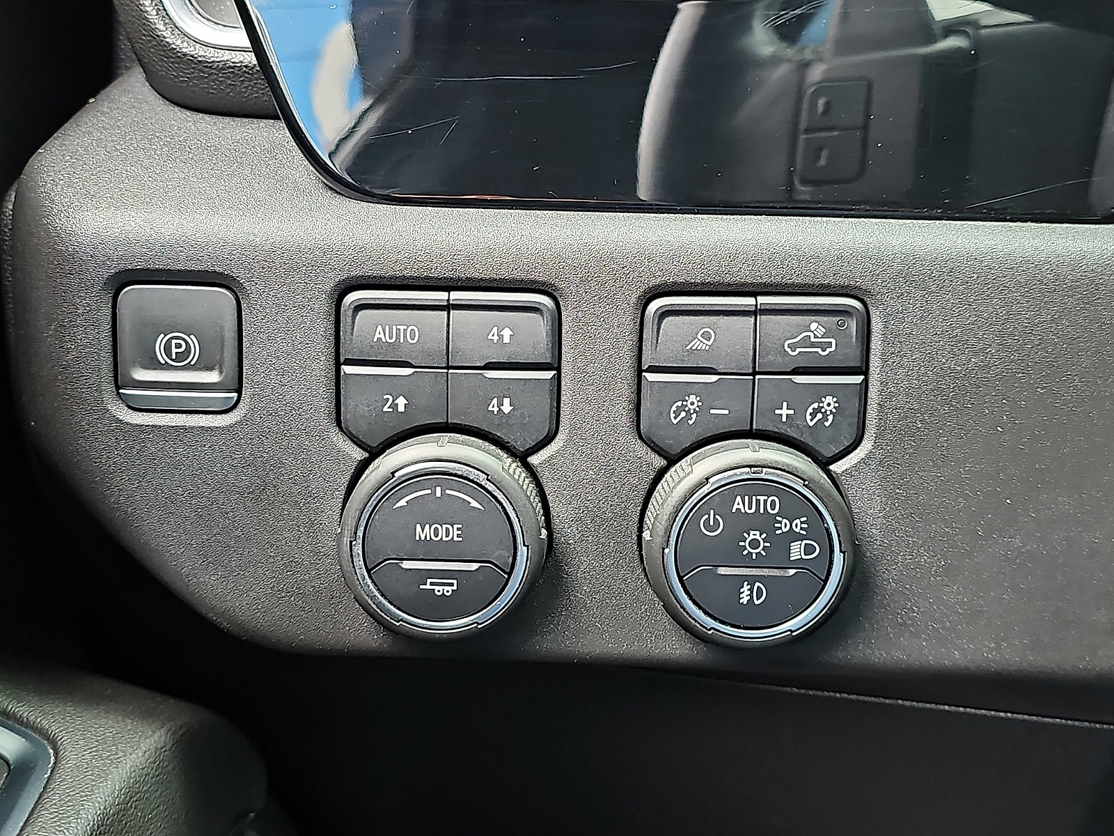 Used 2022 Chevrolet Silverado 1500 High Country w/ High Country Premium Package AWD/4WD image 28