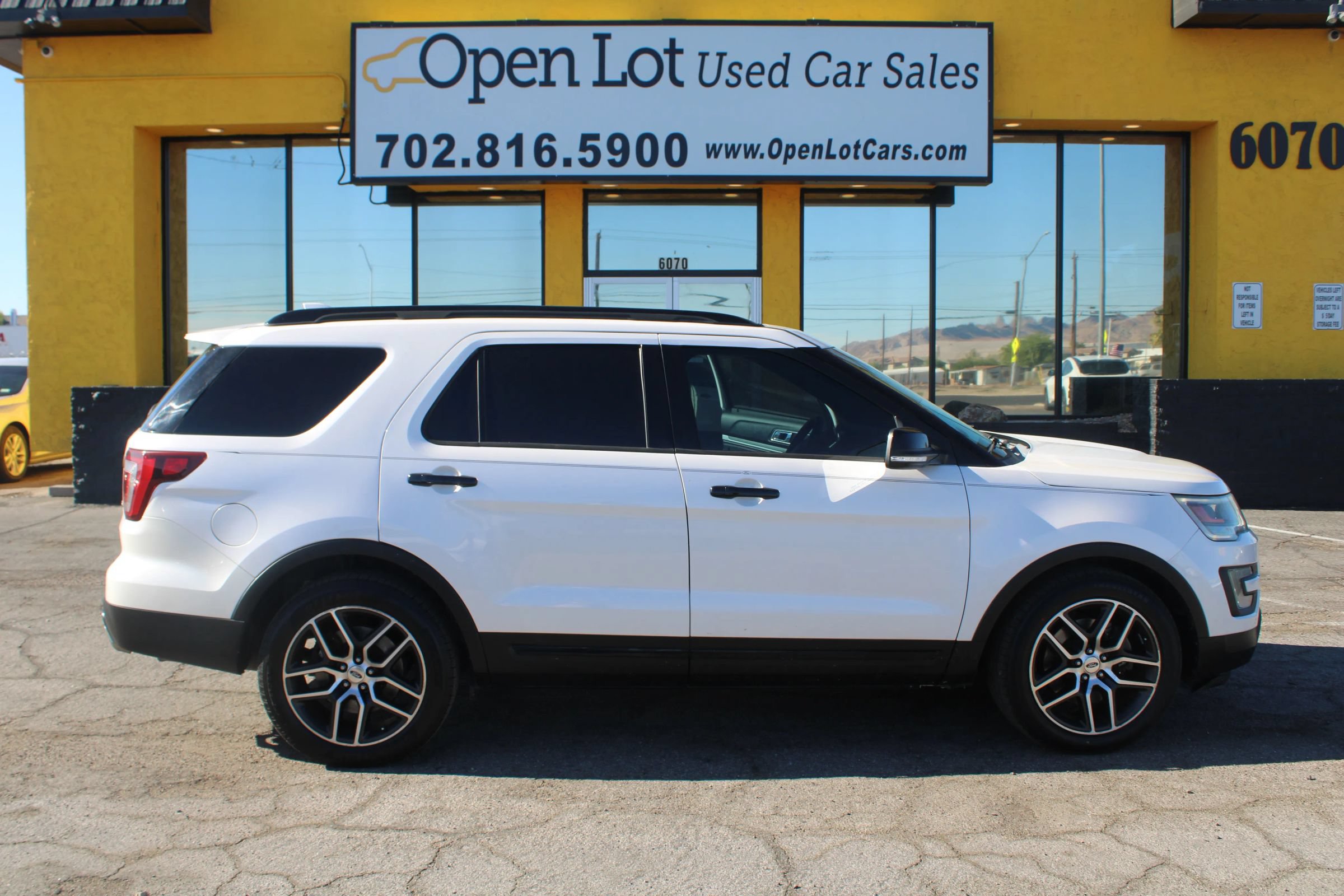 Used 2017 Ford Explorer Sport w/ Equipment Group 401A AWD/4WD image 4