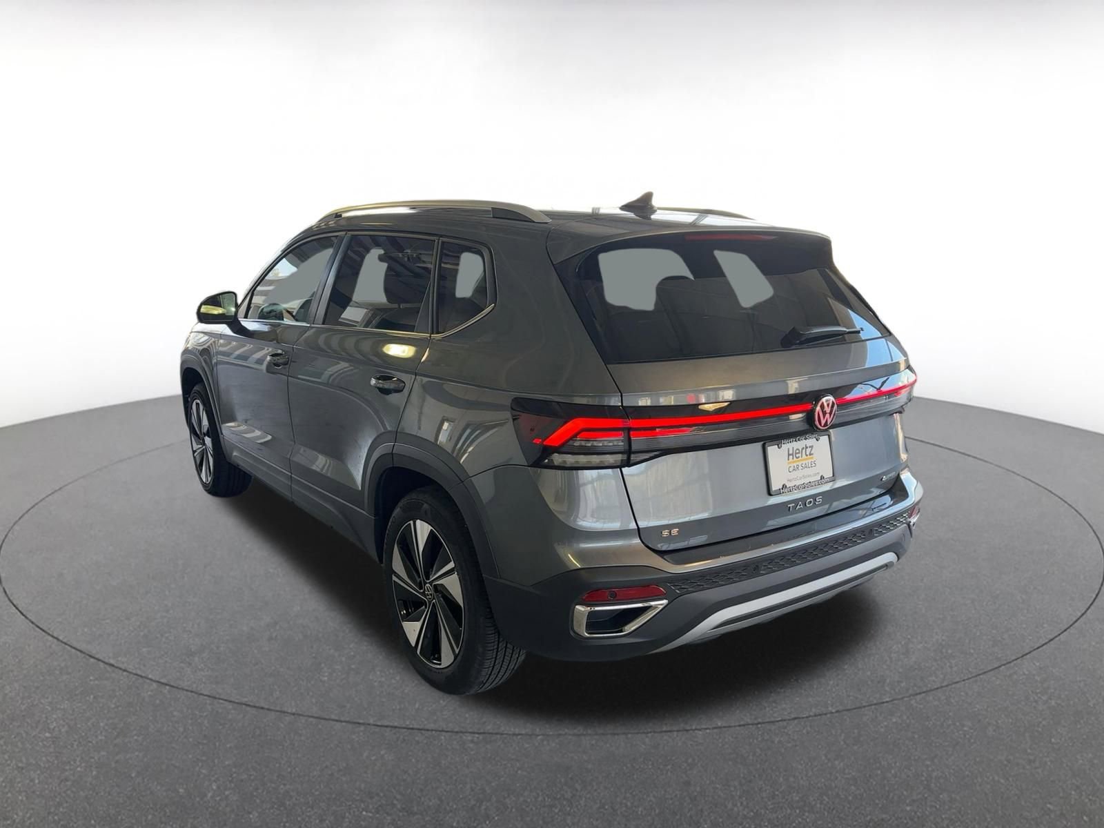 Used 2025 Volkswagen Taos SE image 11