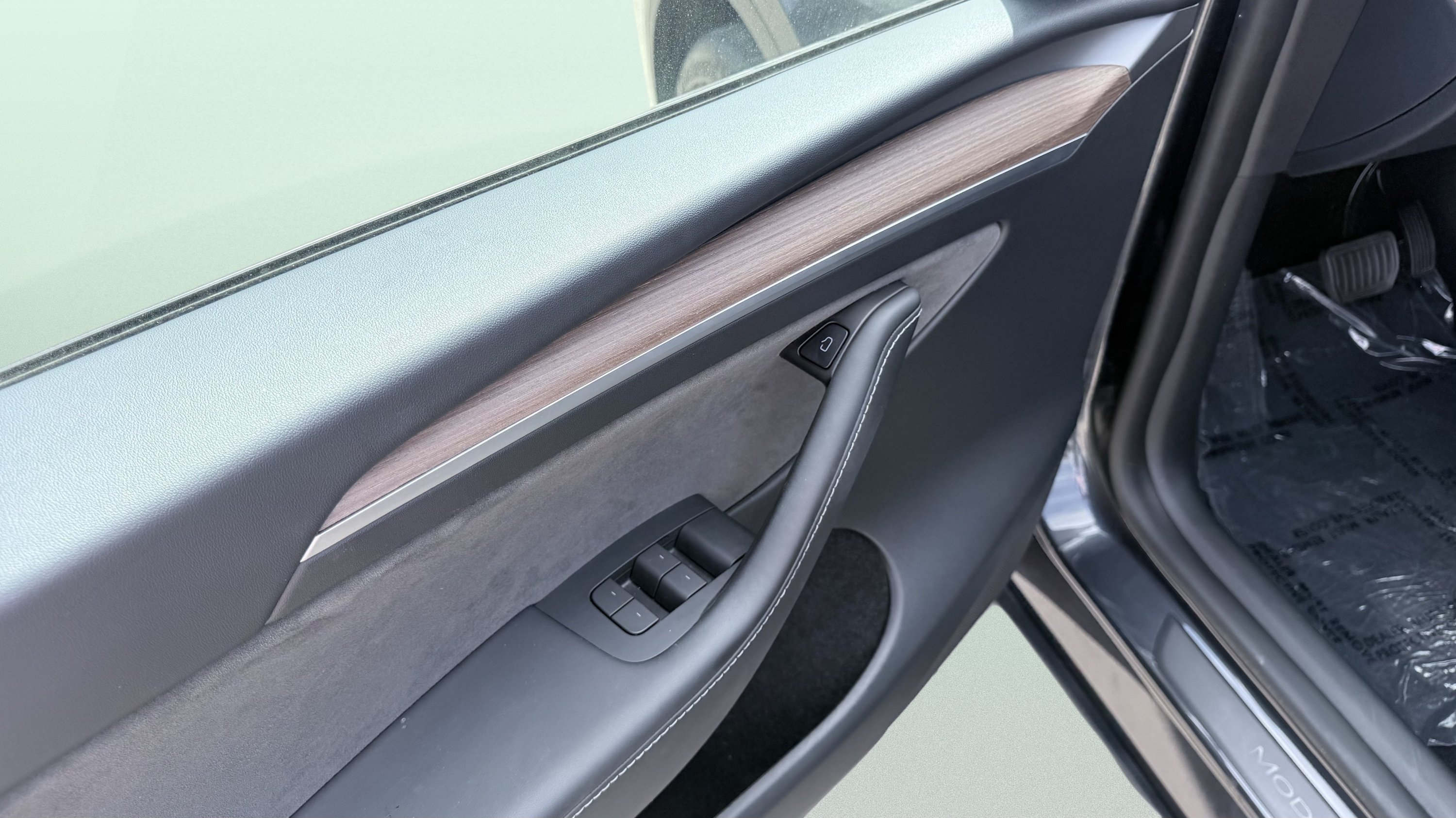 Used 2024 Tesla Model Y Long Range RWD image 19