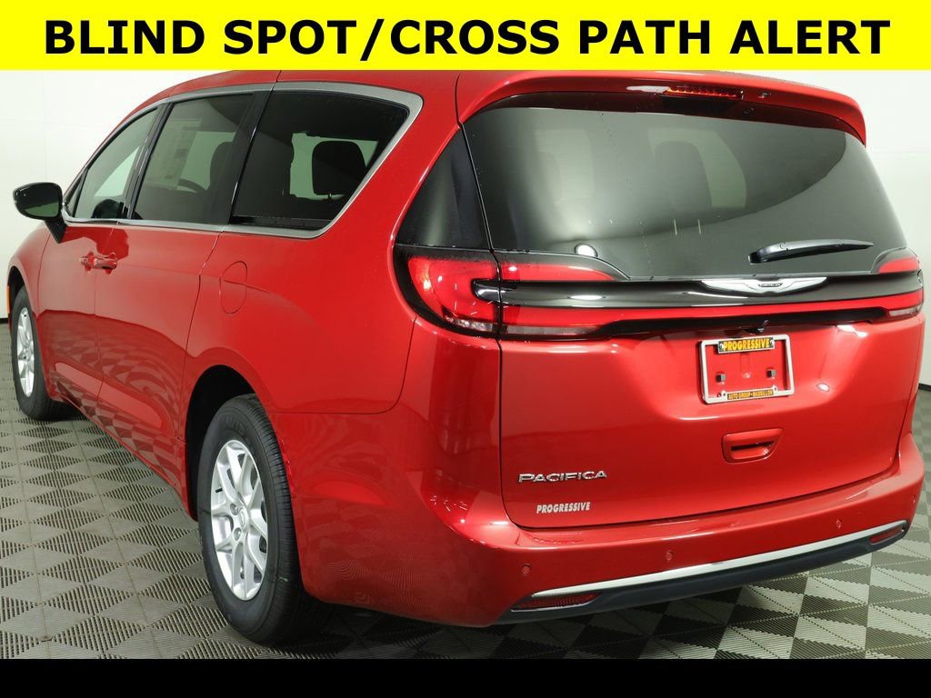 New 2026 Chrysler Pacifica Select image 8