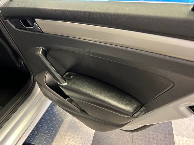 Used 2021 Volkswagen Passat 2.0T SE image 13