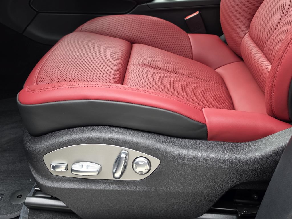 New 2026 Porsche Macan AWD/4WD image 17
