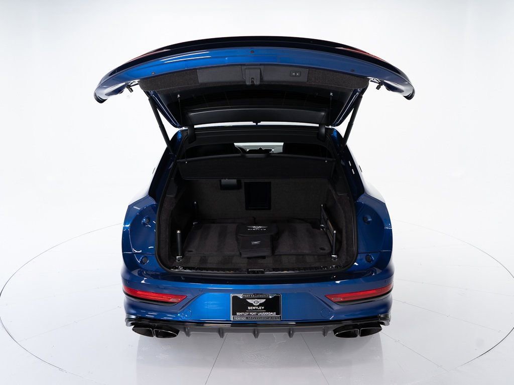 Used 2025 Bentley Bentayga Extended Wheelbase image 46