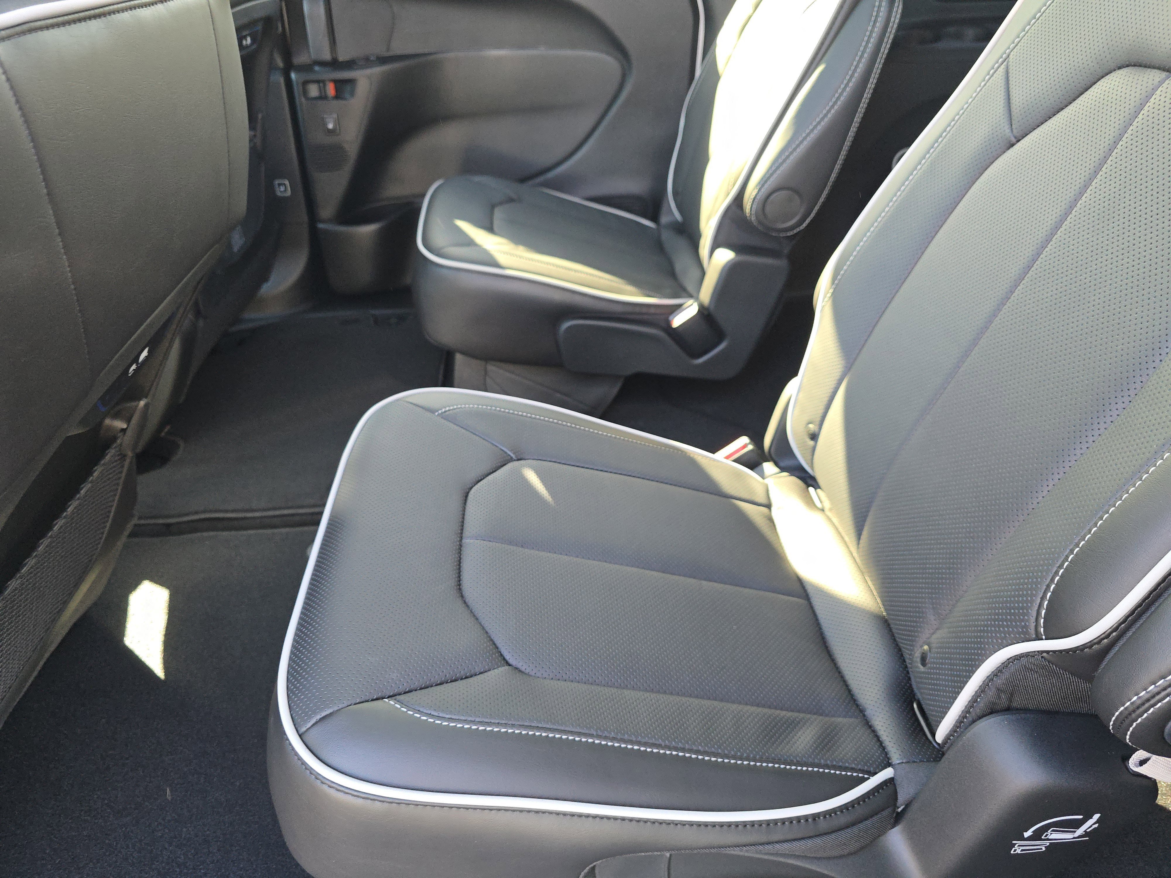 New 2026 Chrysler Pacifica Limited image 20