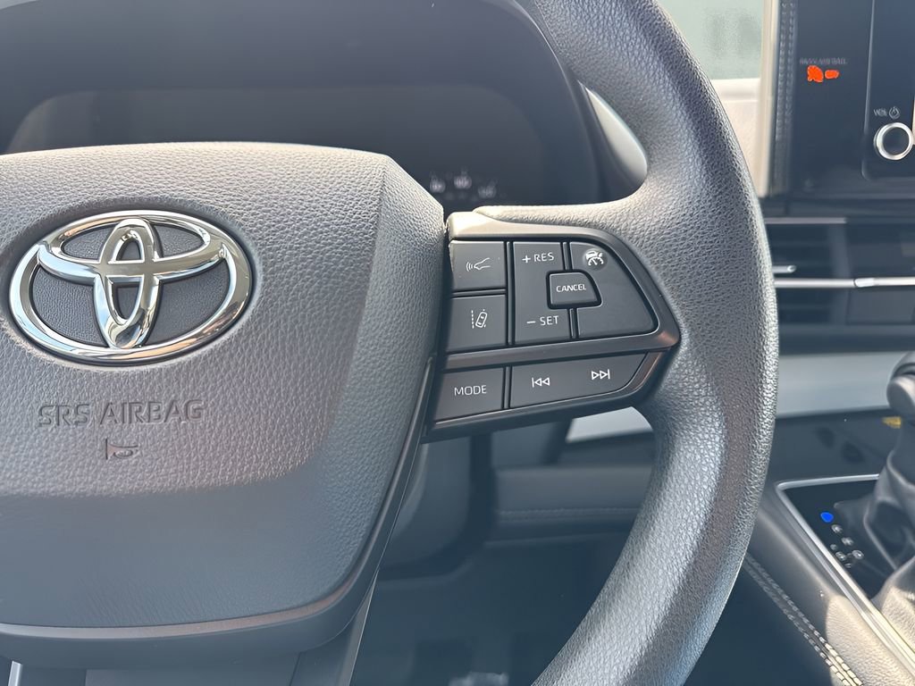 Used 2025 Toyota Sienna LE FWD image 15