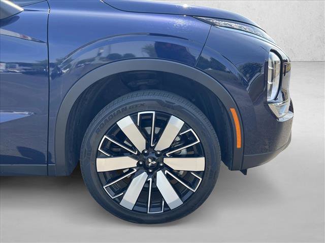 Used 2025 Mitsubishi Outlander SE image 26