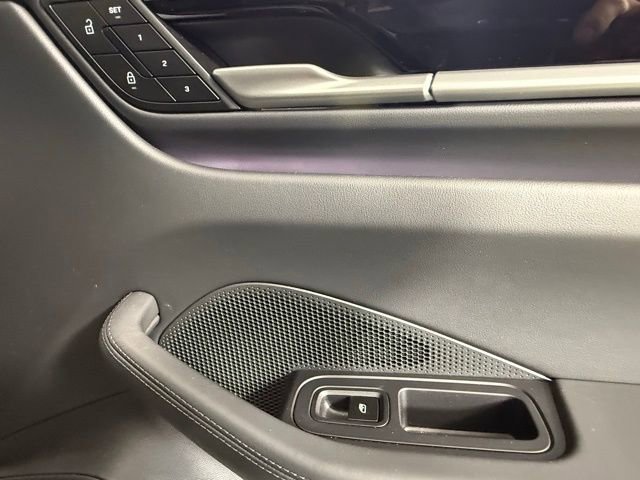 Used 2025 Porsche Macan 4S Electric image 33